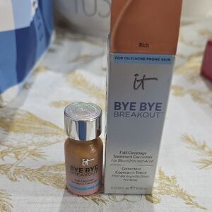 IT Cosmetics Bye Bye Breakout Concealer - Rich Shade